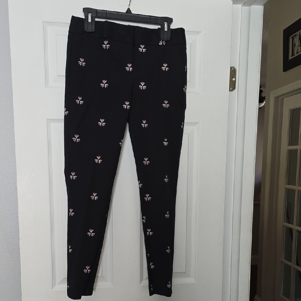 Ann Taylor LOFT Marisa Skinny Black Pants with Pink Floral Design Size 4 ⭐️NWT⭐️